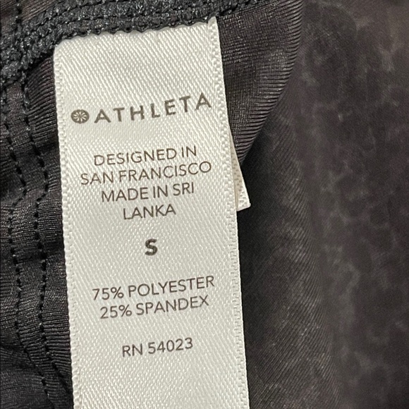 ATHLETA Ultimate Stash Leggings Size Small Black Embossed 7/8 Tight With Pockets - Picture 9 of 11